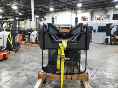 USED 2016 CROWN RR5795S-45