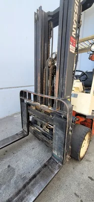 Nissan 8000 lb forklift