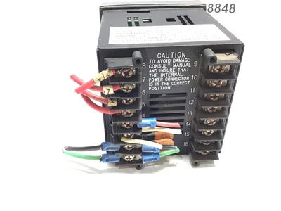 USED HONEYWELL ⚙️ MODEL: DC200H-2-200-1F0000-0 — PART OF THE TRUSTED UDC200 SERIES KNOWN FOR COMPACT PERFORMANCE.
