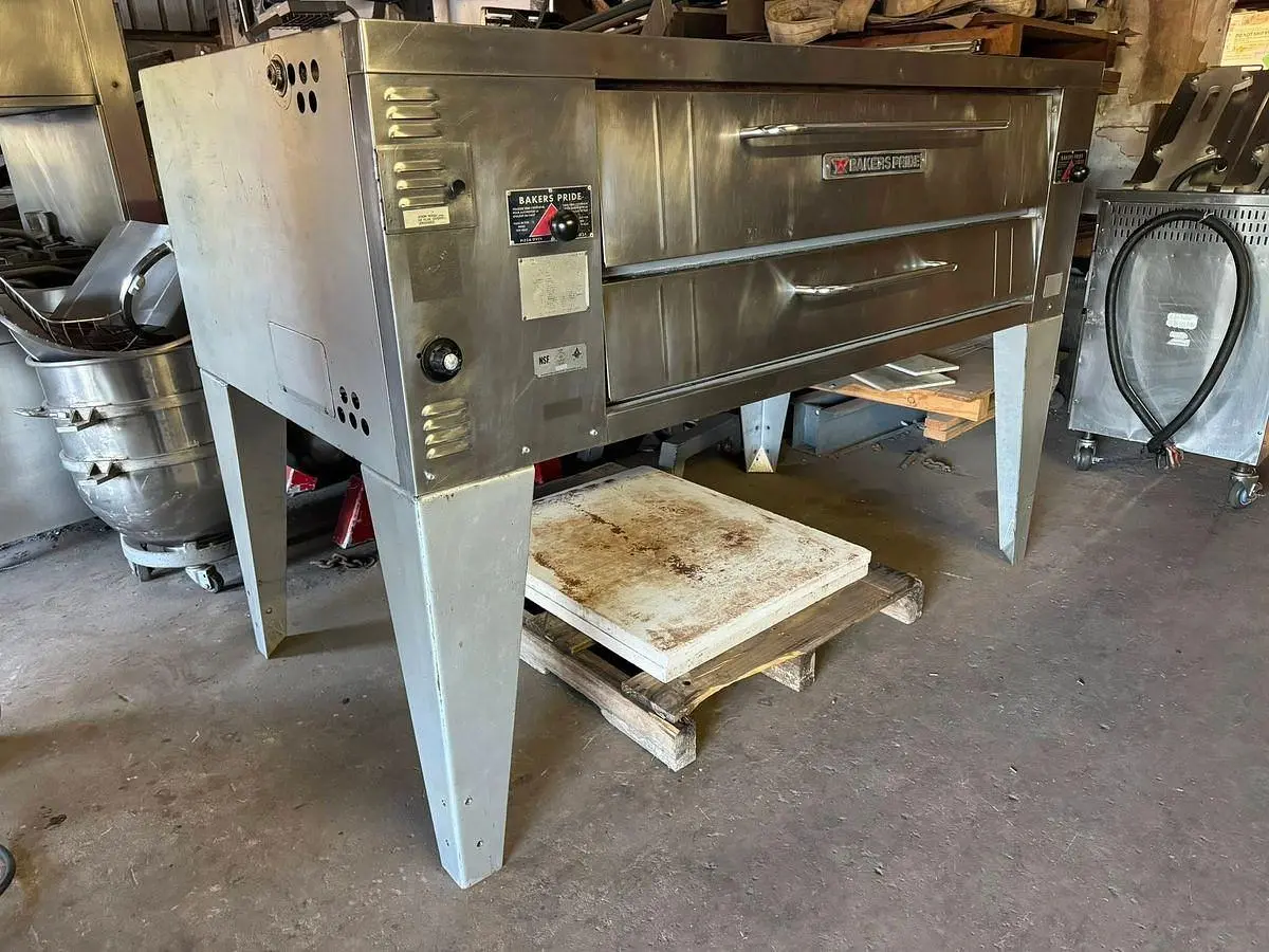 Bakers Pride Natural Gas Single Deck Pizza Oven 60" - 120,000 BTUBakers Pride Natural Gas Single Deck Pizza Oven 60" - 120,000 BTU