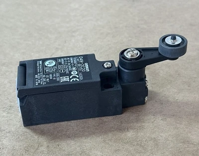 NEW Omron D4N-2C20