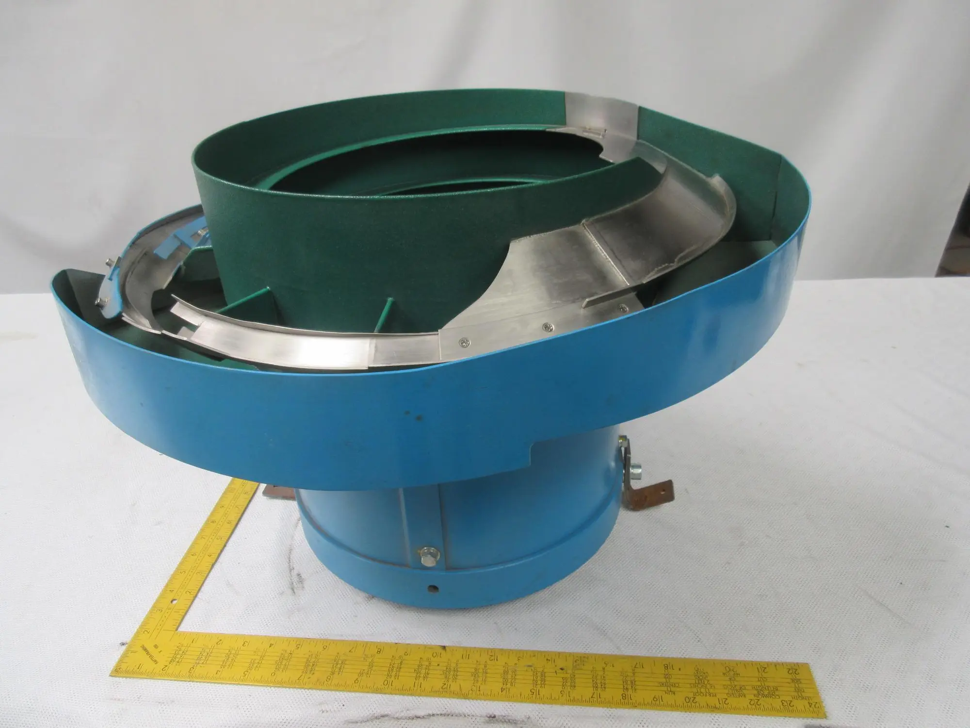 Used TOKAI SEIKI 40 Vibratory Bowl Feeder Texas US | Aucto #1454420