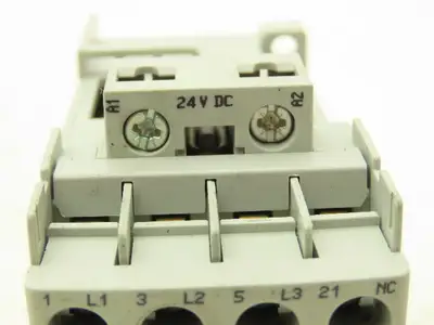 Allen Bradley 100-C16ZJ01 IEC Contactor Motor Starter 16A 3-Pole 600V 24VDC Coil