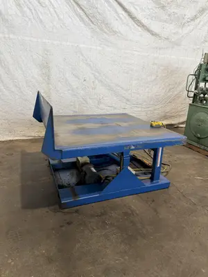 4,000 LB 48" X 48" HYDRAULIC TILT TABLE. STOCK # 1003725.