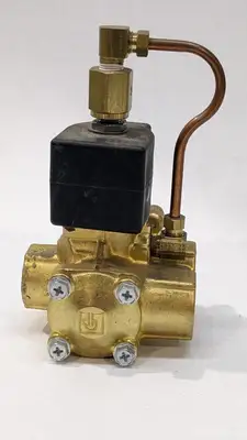 7D100C2 | Parker  3-Way Solenoid Valve - Used