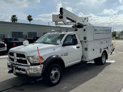 Used 2017 VERSALIFT SST40EIH-02 Bucket (boom) trucks Florida US | Truck and Van Outlet #1509171