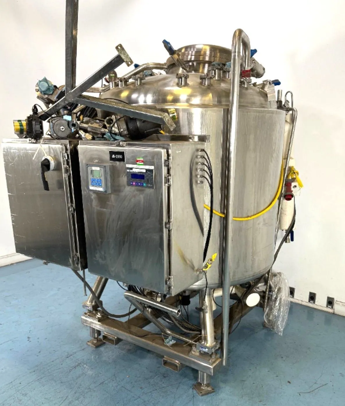 USED PRECISION STAINLESS EQUIPMENT 1500 Liter Sanitary Stainless Steel Reactor / Fermenter