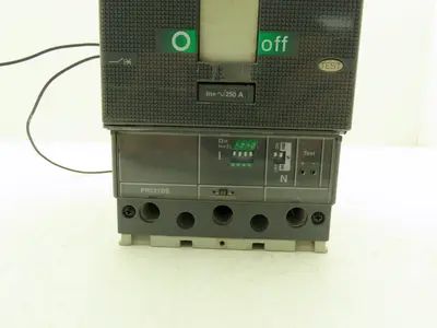 ABB T4H 250 SACE Tmax Circuit Breaker 3 Pole 600V 250A Shunt Trip