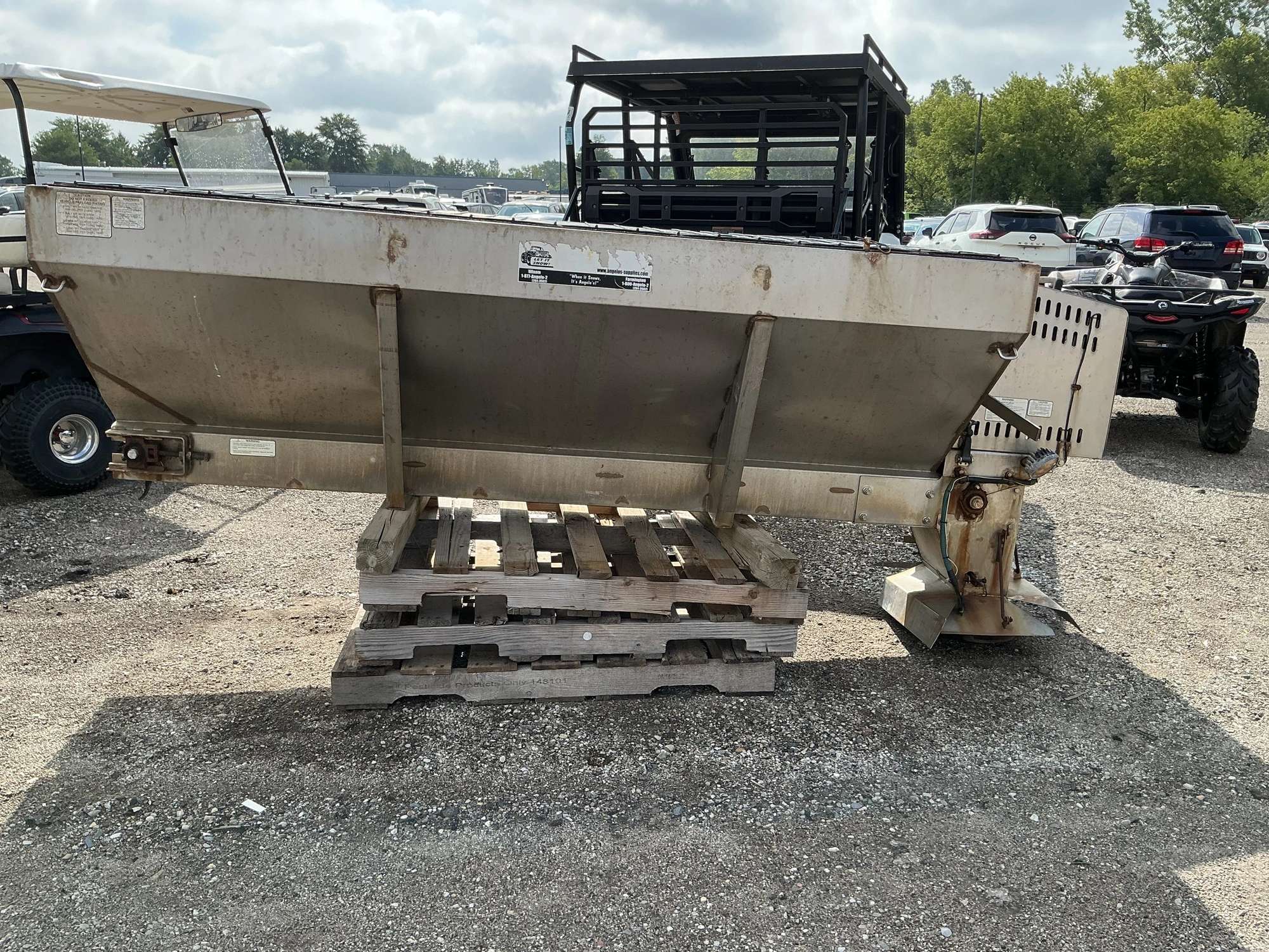 Used SNO-WAY RVB2000 STAINLESS STEEL 2 CUBIC YARDS SALT SPREADER Dry Spreaders Michigan US | Miedema Asset Management Group #1321218