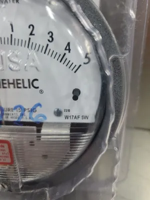 Dwyer Magnehelic W17AF SW Pressure Gauge. 6B-11