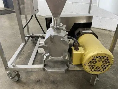 Progressive Cavity Pump With Hopper