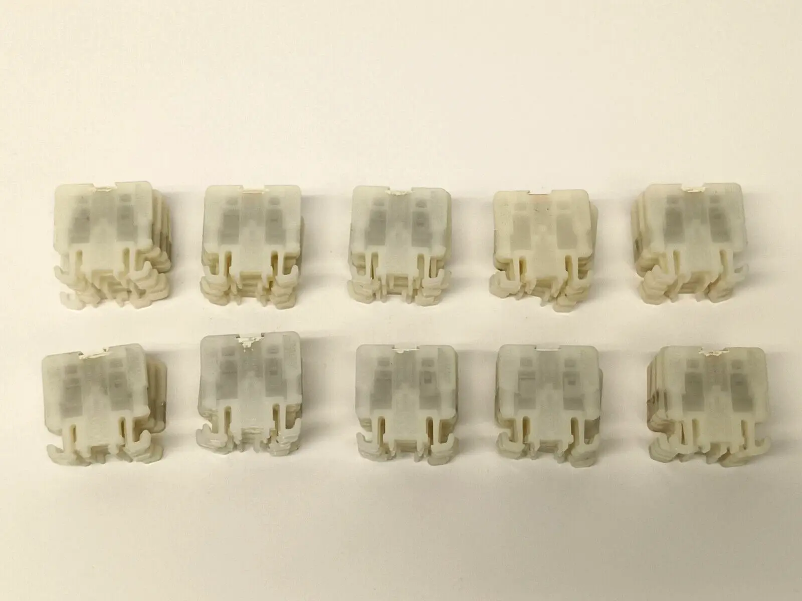 1492-H1 | Allen Bradley  White Finger-Safe Terminal Block 600V 30A LOT OF 50 - Used