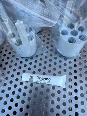 New | in-Stock THERMO FISHER SORVALL ST8R  REFRIGERATED CENTRIFUGE 4,500 RPM WITH ROTOR, MFG 25 Centrifuges California US | Equipment Lab #1250300