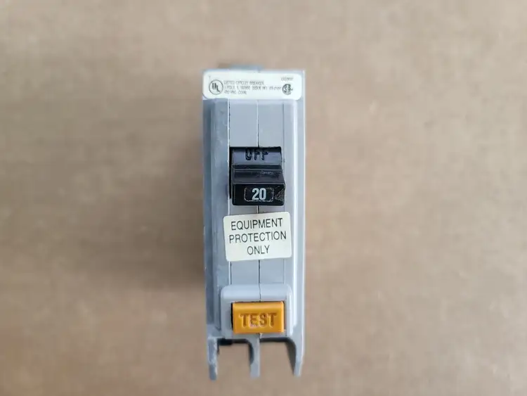 Used CUTLER-HAMMER QBHGFEP1020 Switchgears British Columbia CA | Lenmark #913717