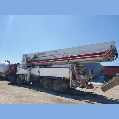 Mack 688S Concrete Pump Truck