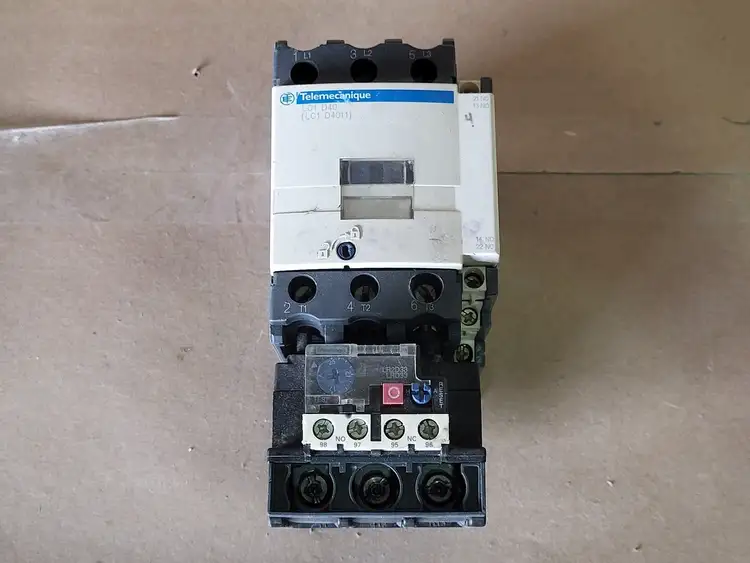 Used SCHNEIDER ELECTRIC LC1D4011 Switchgears British Columbia CA | Lenmark #239051