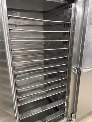 182-0086 Traulsen RE232E-ZCF02 2 Door Even-Thaw Self Contained Cooler