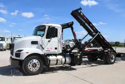 New | in-Stock 2027 MACK MD7 Rolloff Trucks Texas US | Roll Off Truck World #1491924
