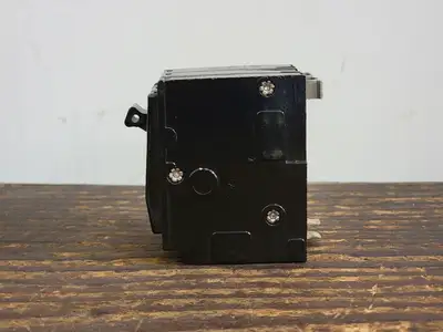NEW SQUARE D QO315