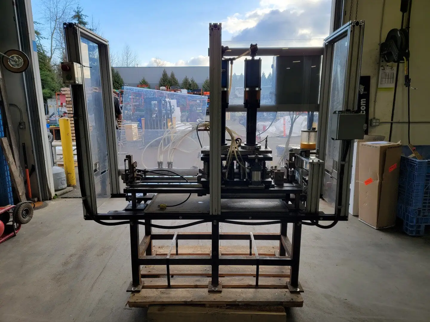 Pneumatic Aluminum Punching Machine 120 V 1-ph