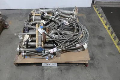 2 PALLETS OF ASSORTED STAINLESS STEEL BRAIDED HOSES SUPERFLEX, FAN SERVICE ASSOCIATES