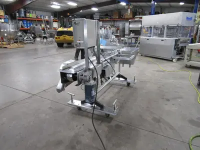 Conveyor with Wirecut