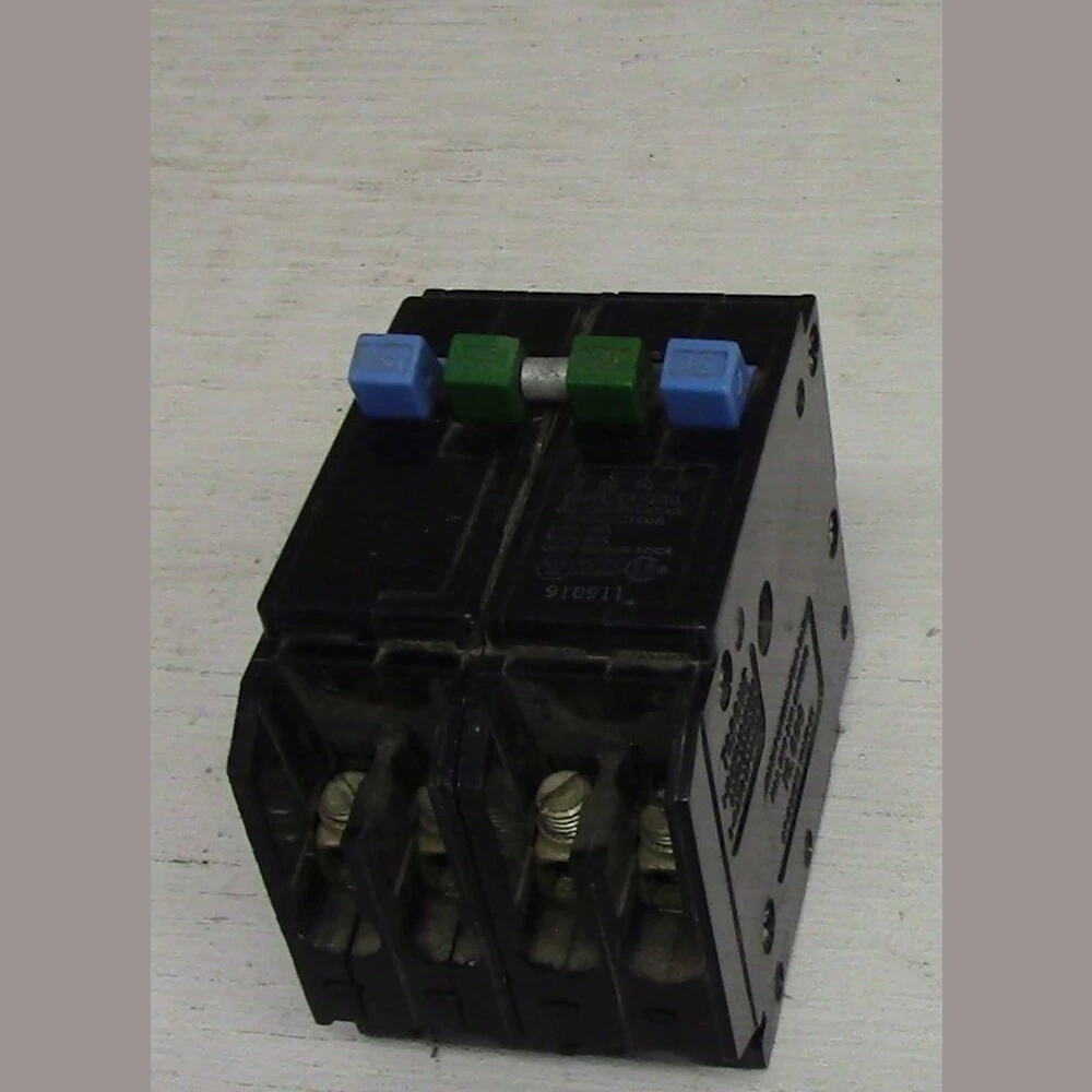 Cutler Hammer 2 Pole 30A With Two 1 Pole 15A Push-in Breaker