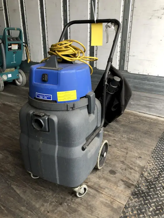 Used NILFISK ADVANCE EWD-315 Vacuum Cleaners Ohio US | Yoder Brothers machinery 4 #91968