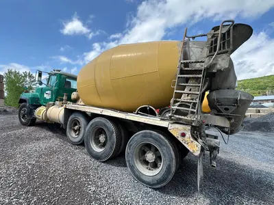 Used 2000 MACK RB688S Concrete Mixer Trucks Pennsylvania US | Proxy Equipment #1378234