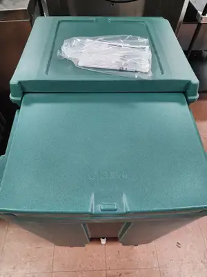 Used Cambro Used Cambro ICS175TB - 175 lb Insulated Mobile Ice Caddy - Plastic, Slate Blue - SS392 Restaurant Storage Containers Illinois US | Falcon Restaurant Supply #1376589