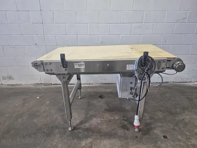 4.75 ft Flat Belt Conveyor