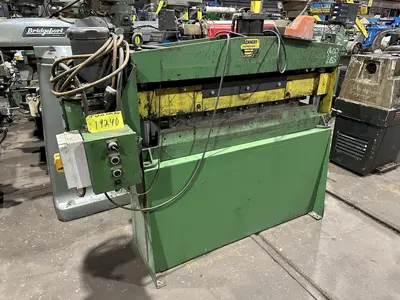 36" WIDE R-PANEL PROFILE HYDRAULIC CROP SHEAR: STOCK #19240