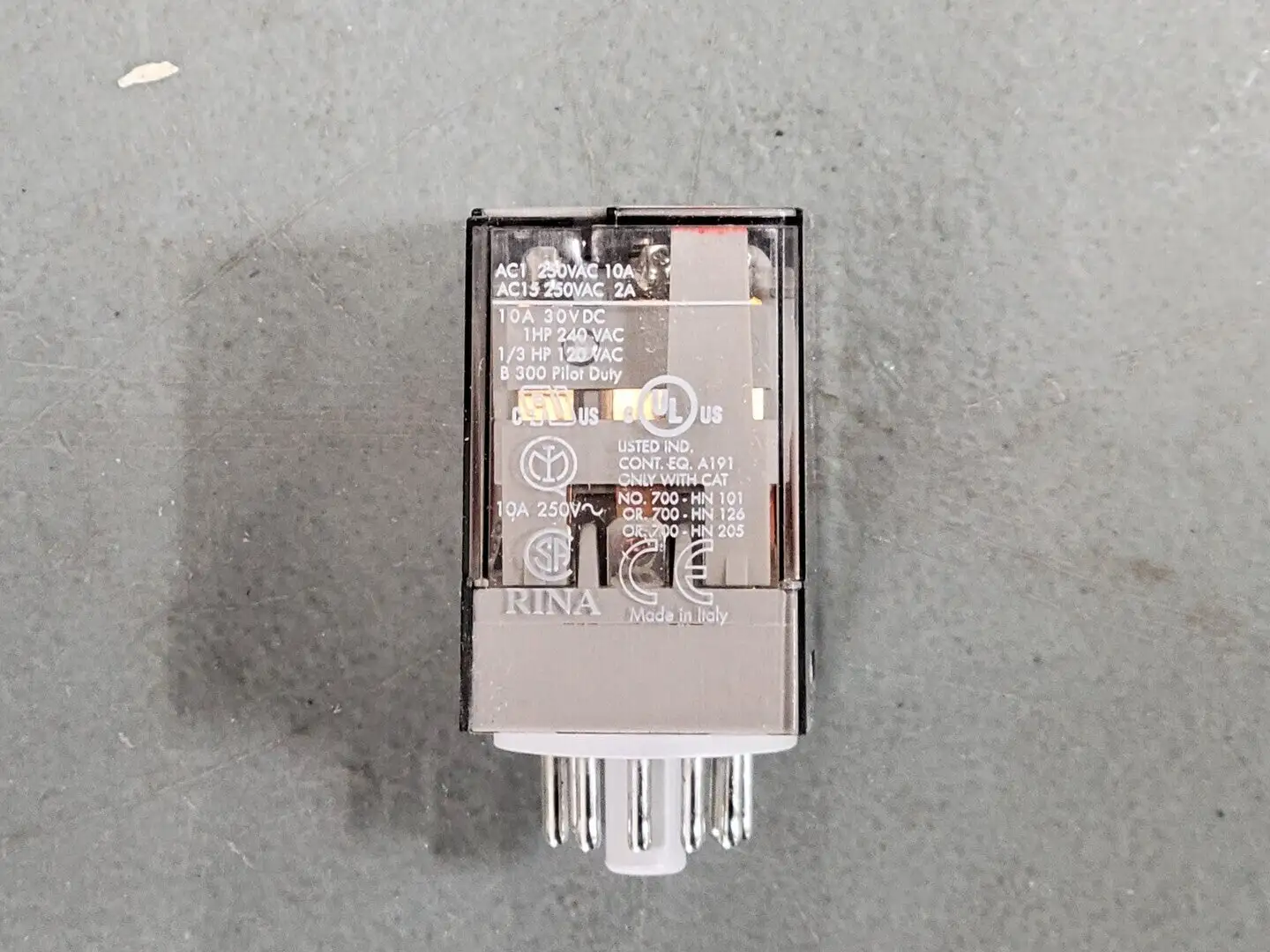 NEW ALLEN-BRADLEY 700-HA33A1