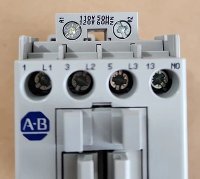 NEW Allen-Bradley 100-C09D10