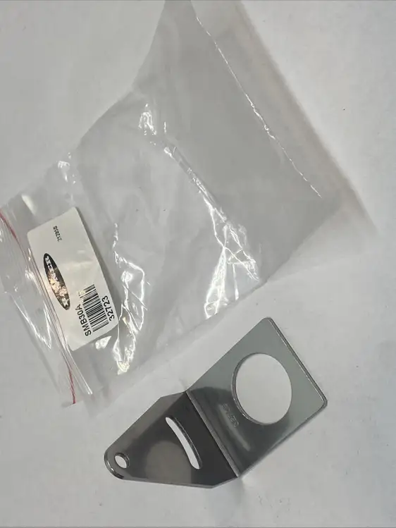 Used BANNER STAINLESS RIGHT-ANGLE BRACKET FOR 30MM QS30/SM30 SENSORS Miscellaneous MRO | Maverick Industrial Sales #1121493