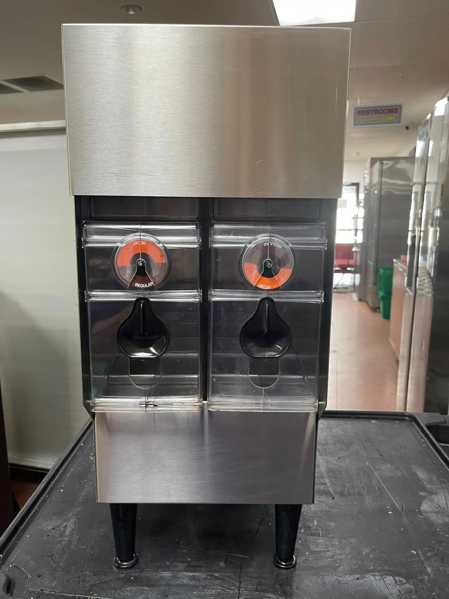 Used Bunn Used Bunn 35100.0000 ICDD-3 Stainless Iced Coffee Liner Dispenser 3.3 Gallon Beverage Dispensers Illinois US | Falcon Restaurant Supply #1375881