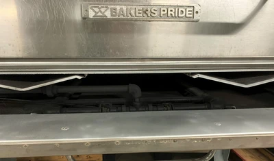 72-0237 Bakers Pride Y-600 Single Deck Natural Gas Pizza Oven