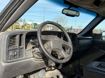 USED 2005 GMC 3500