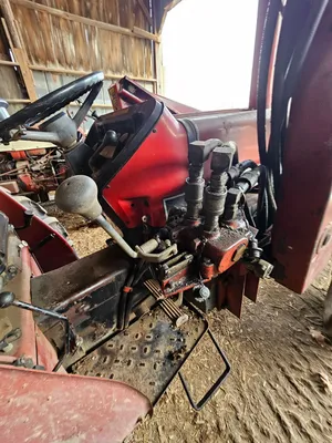 1988 Case International 585 tractor with loader | Iron Listing (41)