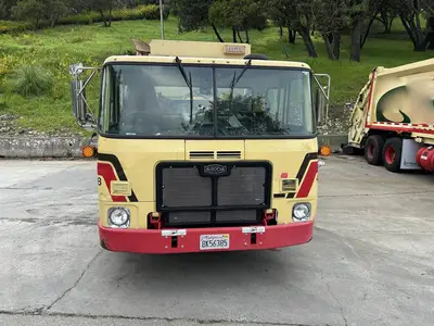 USED 2011 AUTOCAR XPEDITOR