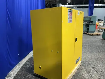 Used JUSTRITE _UNKNOWN_ Cabinets Ohio US | HGR 24 #1343695