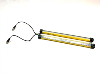 USED BANNER ENGINEERING LIGHT CURTAIN SET, EMITTER, RECIEVER, 2M RANGE