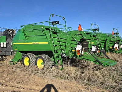 USED 2022 JOHN DEERE L341