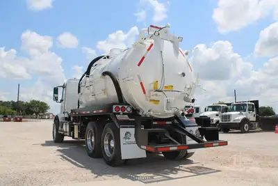 Used 2019 VOLVO VHD64B200 Vacuum Truck Texas US | Roll Off Truck World #1491991