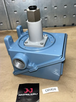 UNITED ELECTRIC J402-610 PRESSURE SWITCH, 1/4" NPT, 15A, 100-1000PSI/6.9-68.9BAR
