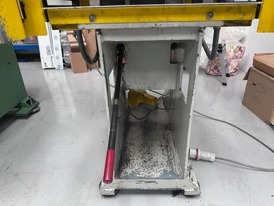 Used 1990 HARE 10HP Hydraulic Presses GB | Charter Auctions #1398548