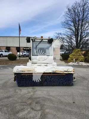 USED 2011 ROADTEC FB85
