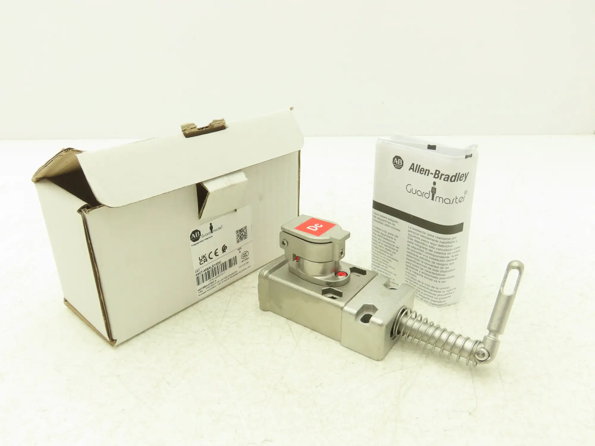 Allen Bradley 440T-MSALE10DC Guardmaster Trapped Key Interlock Switch No Key