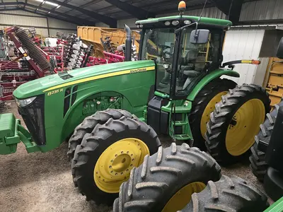 USED 2013 JOHN DEERE 8235R