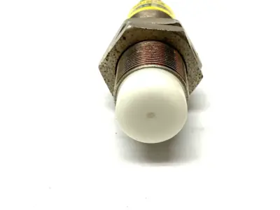 USED BANNER ENGINEERING EZ-LIGHT IN-LINE INDICATOR 18MM METAL HOUSING 3-COLOR